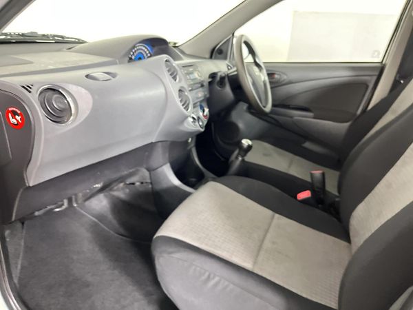 2014-Toyota-Etios-15-Xi-5-dr image:8
