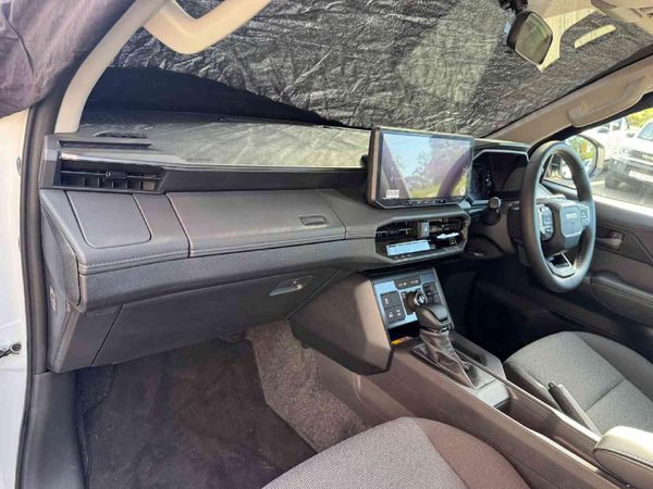 2026-Toyota-Hilux-24-GD-6-Raider-4x4-Auto-Double-Cab image:24