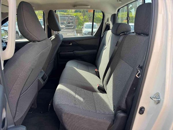 2026-Toyota-Hilux-24-GD-6-Raider-4x4-Auto-Double-Cab image:26