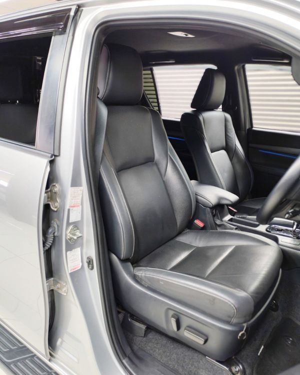 2024-Toyota-Hilux-28-GD-6-Raised-Body-Legend-Auto-Double-Cab image:6