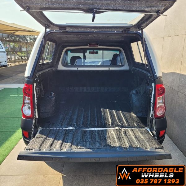 2015-Nissan-NP200-16 image:12