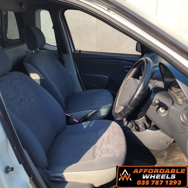 2015-Nissan-NP200-16 image:2