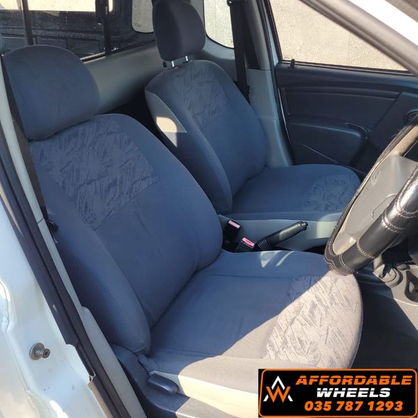 2015-Nissan-NP200-16 image:3