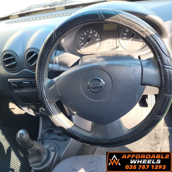 2015-Nissan-NP200-16 image:4