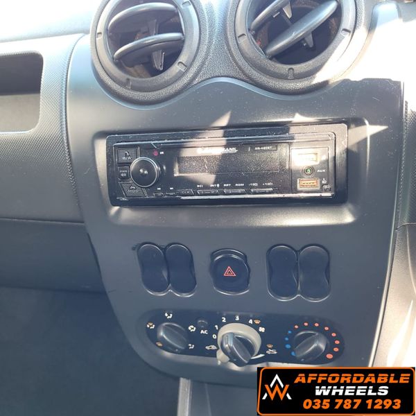 2015-Nissan-NP200-16 image:5