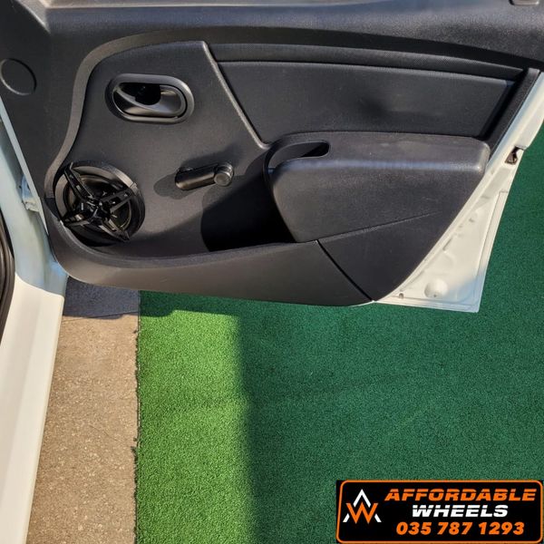 2015-Nissan-NP200-16 image:6