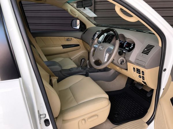 2013-Toyota-Fortuner-40-V6-Auto-4x4 image:10