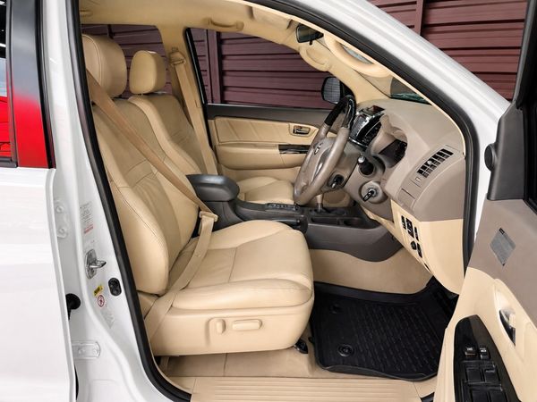 2013-Toyota-Fortuner-40-V6-Auto-4x4 image:11