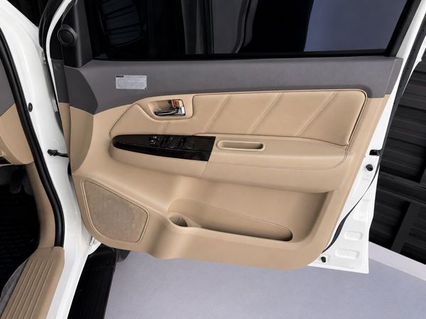 2013-Toyota-Fortuner-40-V6-Auto-4x4 image:12