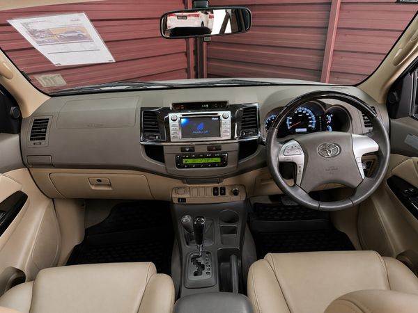 2013-Toyota-Fortuner-40-V6-Auto-4x4 image:13