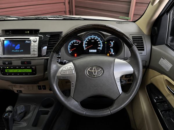 2013-Toyota-Fortuner-40-V6-Auto-4x4 image:15