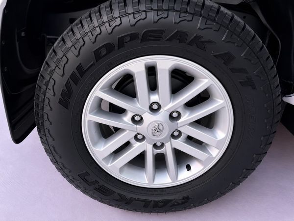 2013-Toyota-Fortuner-40-V6-Auto-4x4 image:7