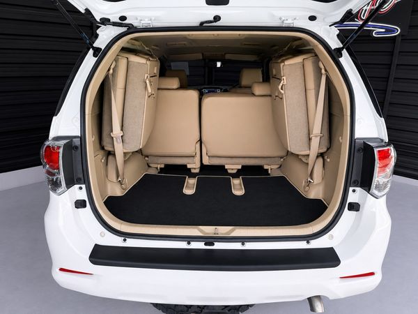 2013-Toyota-Fortuner-40-V6-Auto-4x4 image:8