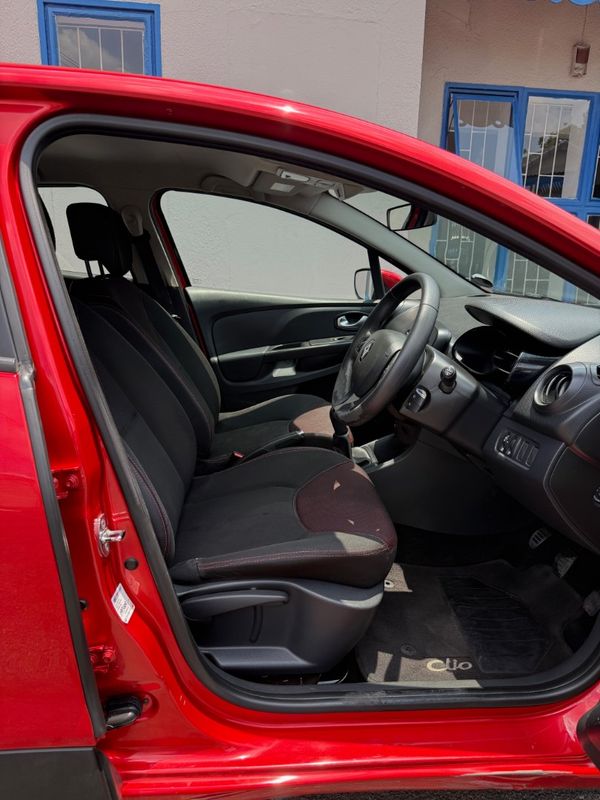 2015-Renault-Clio-1-owner-12-Authentique-5-dr-55kW image:7
