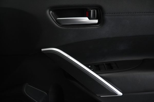 2022-Toyota-Corolla-Cross-18-XS image:13