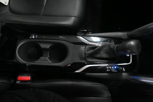 2022-Toyota-Corolla-Cross-18-XS image:16