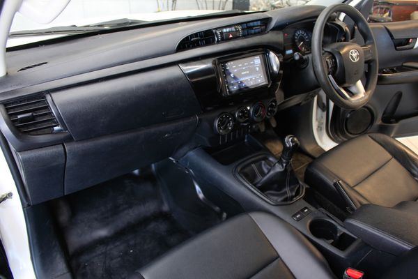 2023-Toyota-Hilux-24-GD-6-SR-4x4-Single-Cab image:14