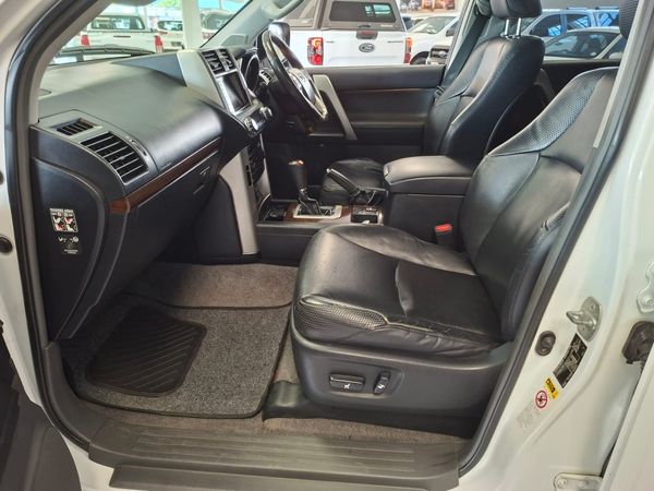 2010-Toyota-Land-Cruiser-Prado-40-V6-VX-Auto image:7