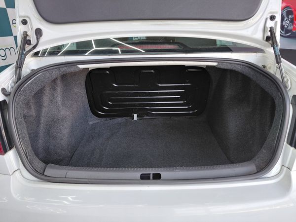 2014-Volkswagen-Polo-Vivo-GP-16-Comfortline image:11