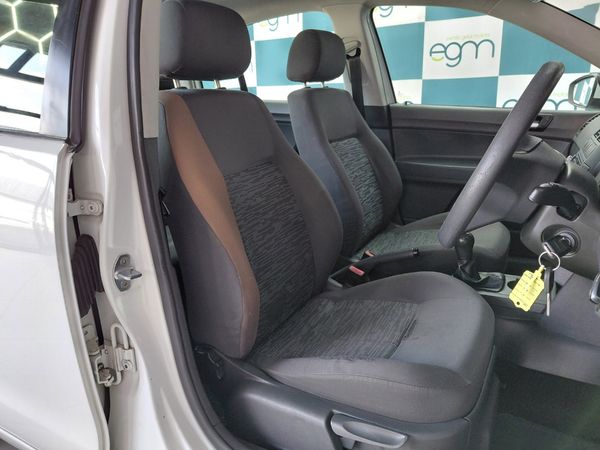 2014-Volkswagen-Polo-Vivo-GP-16-Comfortline image:17