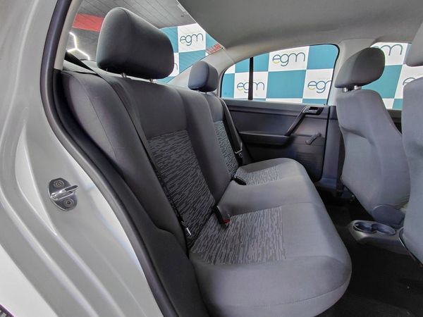 2014-Volkswagen-Polo-Vivo-GP-16-Comfortline image:18