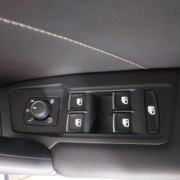 2023-Volkswagen-Tiguan-14-TSI-R-Line-DSG-Auto-110kW image:18