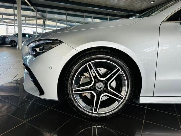 2025-Mercedes-Benz-CLA-200-Progressive image:12