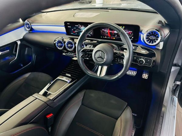 2025-Mercedes-Benz-CLA-200-Progressive image:3