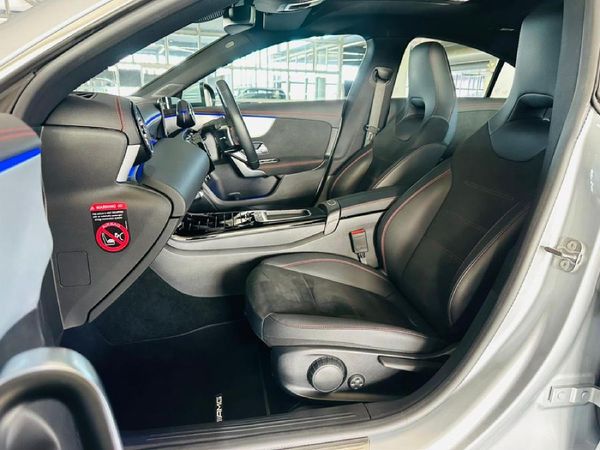 2025-Mercedes-Benz-CLA-200-Progressive image:4