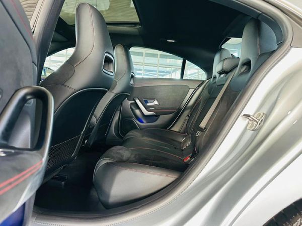 2025-Mercedes-Benz-CLA-200-Progressive image:5