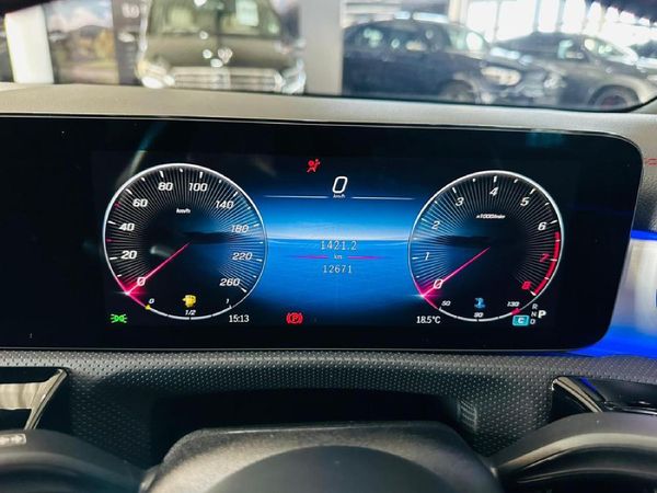 2025-Mercedes-Benz-CLA-200-Progressive image:6