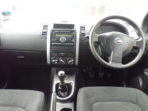 2011-Nissan-X-Trail-20-dCi-4x2-XE image:10