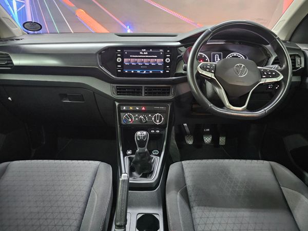 2022-Volkswagen-T-Cross-10-TSI-Comfortline image:8
