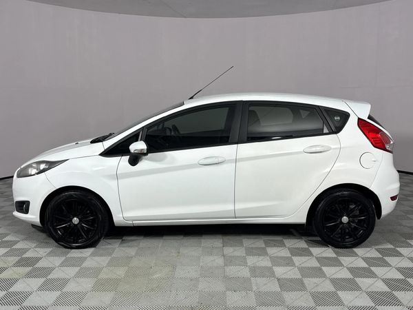 2016-Ford-Fiesta-10-EcoBoost-Ambiente-Auto-5-dr image:14