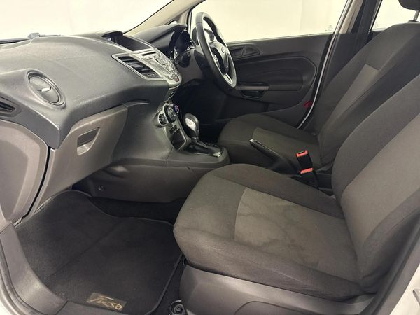 2016-Ford-Fiesta-10-EcoBoost-Ambiente-Auto-5-dr image:5
