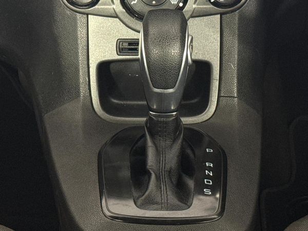 2016-Ford-Fiesta-10-EcoBoost-Ambiente-Auto-5-dr image:7