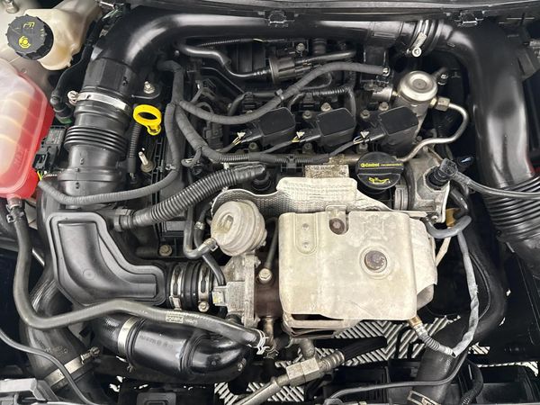 2016-Ford-Fiesta-10-EcoBoost-Ambiente-Auto-5-dr image:8