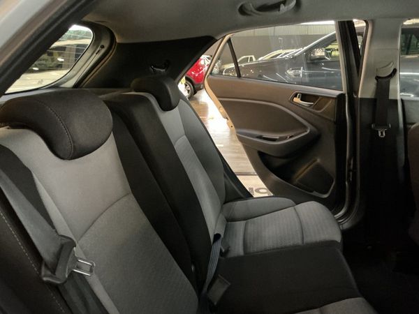 2016-Hyundai-i20-14-Fluid-Auto image:10