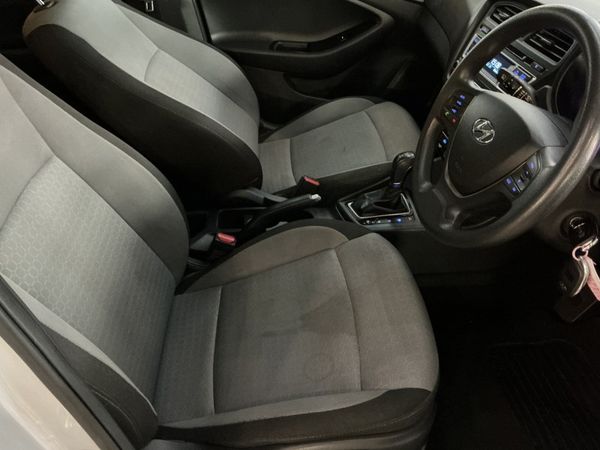 2016-Hyundai-i20-14-Fluid-Auto image:12