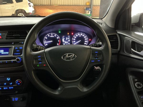 2016-Hyundai-i20-14-Fluid-Auto image:15
