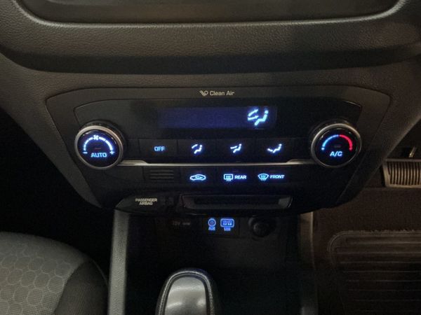 2016-Hyundai-i20-14-Fluid-Auto image:18