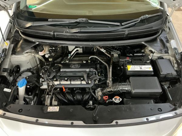 2016-Hyundai-i20-14-Fluid-Auto image:24