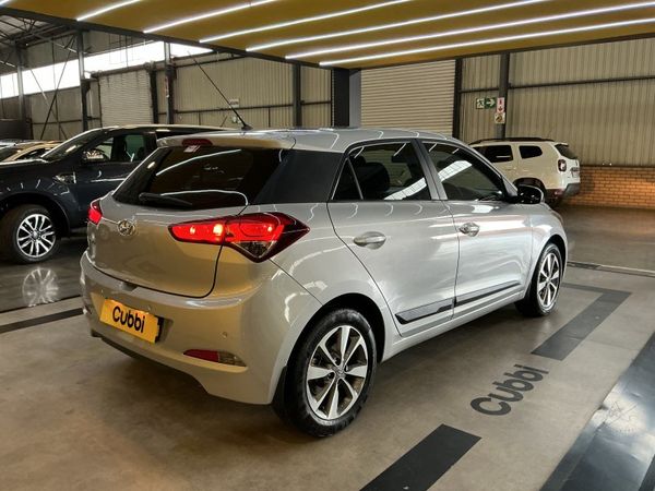 2016-Hyundai-i20-14-Fluid-Auto image:8