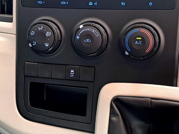 2026-Toyota-Quantum-28-SLWB-Panel-Van image:16