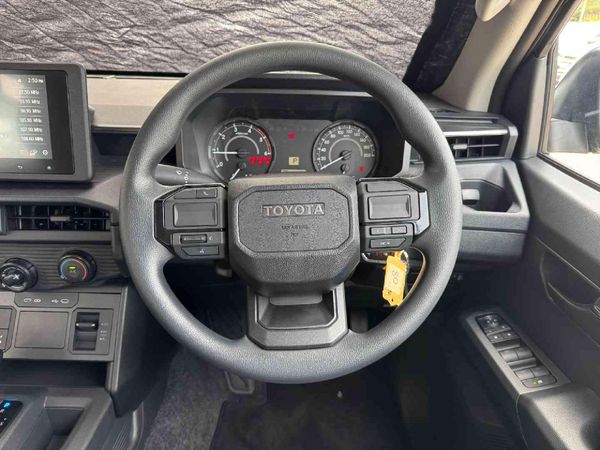 2026-Toyota-Hilux-28-GD-6-RB-SRX-4x4-Auto-Double-Cab image:10