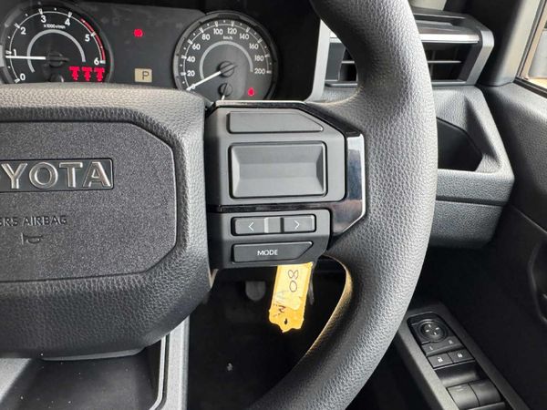 2026-Toyota-Hilux-28-GD-6-RB-SRX-4x4-Auto-Double-Cab image:12