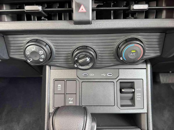 2026-Toyota-Hilux-28-GD-6-RB-SRX-4x4-Auto-Double-Cab image:13