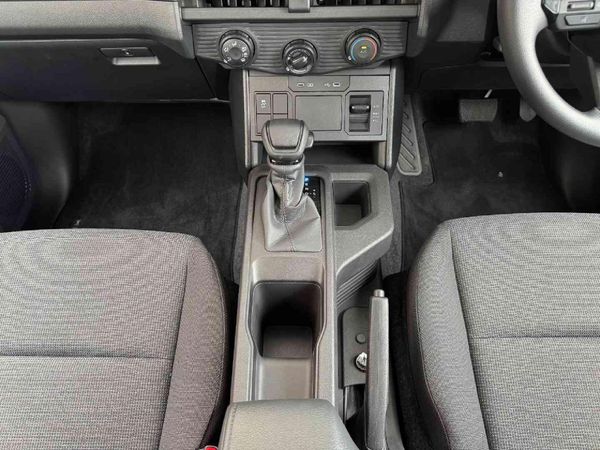 2026-Toyota-Hilux-28-GD-6-RB-SRX-4x4-Auto-Double-Cab image:17