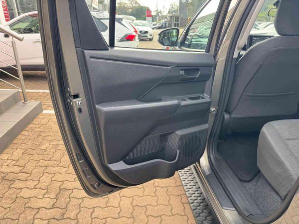 2026-Toyota-Hilux-28-GD-6-RB-SRX-4x4-Auto-Double-Cab image:18