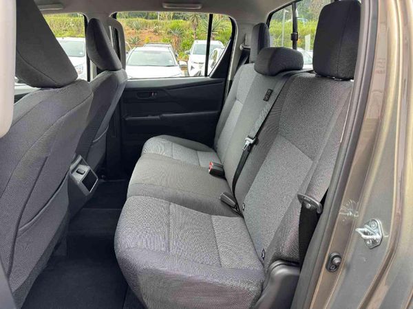 2026-Toyota-Hilux-28-GD-6-RB-SRX-4x4-Auto-Double-Cab image:22